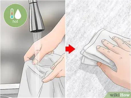 Image intitulée Get Vaseline Out of Clothes Step 11