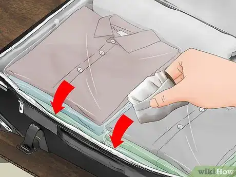 Image intitulée Pack a Bag or Suitcase Efficiently Step 4