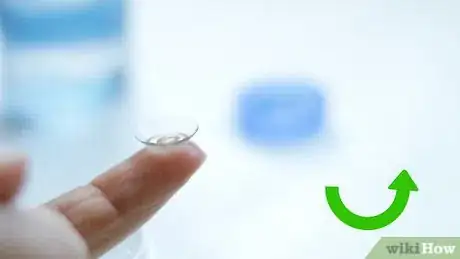 Image intitulée Put in Contact Lenses Step 4