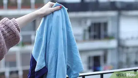 Image intitulée Get Chewing Gum off Clothes Step 23