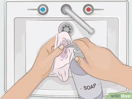 Image intitulée Remove Blood from Your Underwear After Your Period Step 3
