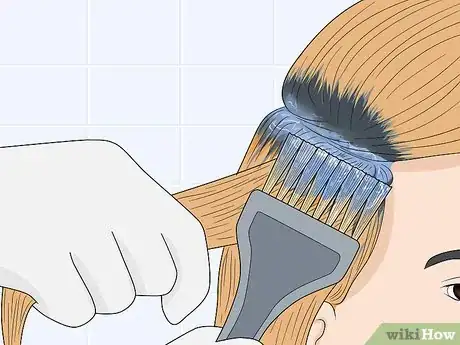 Image intitulée Bleach Dark Brown or Black Hair to Platinum Blonde or White Step 12