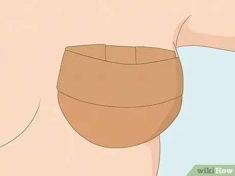 Image intitulée Tape Your Boobs for a Strapless Dress Step 5