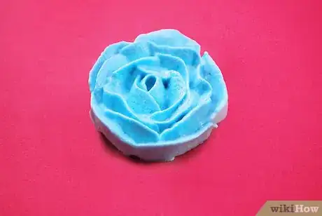 Image intitulée Make a Rose With Cake Icing Intro