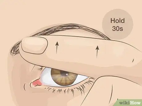 Image intitulée Curl Your Eyelashes Without an Eyelash Curler Step 15