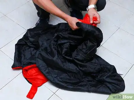 Image intitulée Roll a Sleeping Bag Step 13