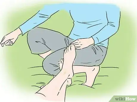 Image intitulée Win a Tickle Fight Step 17