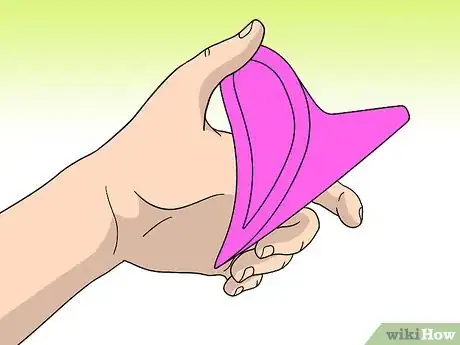 Image intitulée Pee Outside as a Woman Step 12