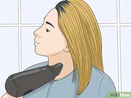 Image intitulée Bleach Dark Brown or Black Hair to Platinum Blonde or White Step 11