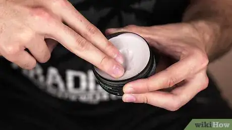 Image intitulée Get a Wet Look Hairstyle for Men Step 13