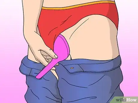 Image intitulée Pee Outside as a Woman Step 16