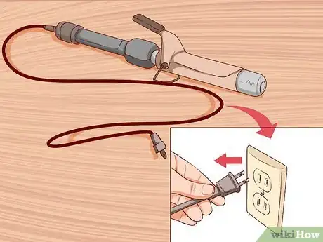 Image intitulée Treat a Facial Burn from a Curling Iron to Prevent Scars Step 1