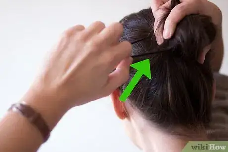 Image intitulée Make a Bun Step 9