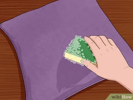 Image intitulée Clean Couch Cushions Step 20