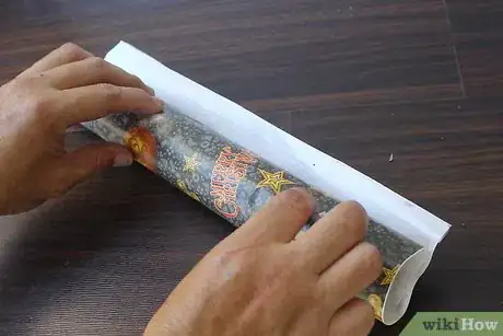 Image intitulée Make Christmas Crackers Step 6
