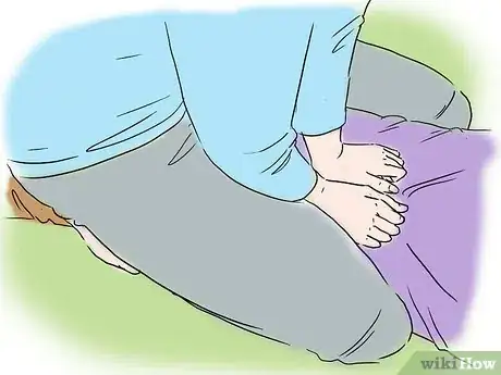 Image intitulée Win a Tickle Fight Step 22