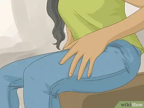 Image intitulée Hold Hands Step 2