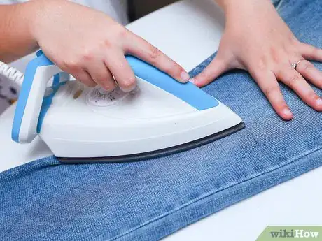 Image intitulée Fix Ripped Jeans Step 4