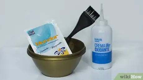 Image intitulée Bleach Dyed Hair Step 1