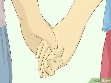 Image intitulée Hold Hands Step 5