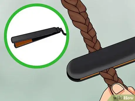 Image intitulée Crimp Your Hair With a Straightener Step 7