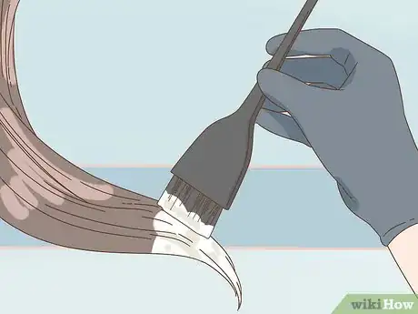Image intitulée Bleach Hair with Hydrogen Peroxide and Baking Soda Step 12