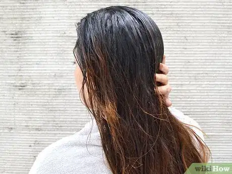 Image intitulée Use Lemon Juice to Lighten Hair Step 8