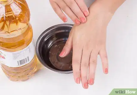 Image intitulée Remove the Smell of Bleach from Your Hands Step 2