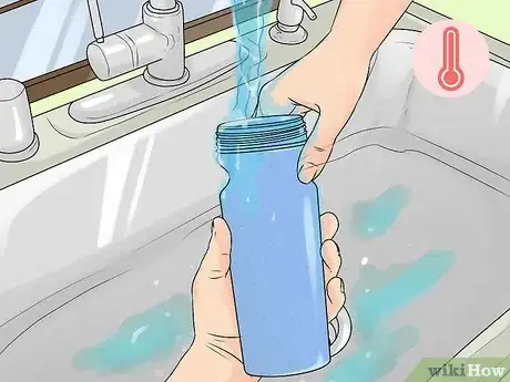 Image intitulée Clean a Moldy Water Bottle Step 1