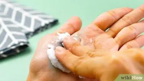 Image intitulée Clean Food Coloring off Skin Step 19