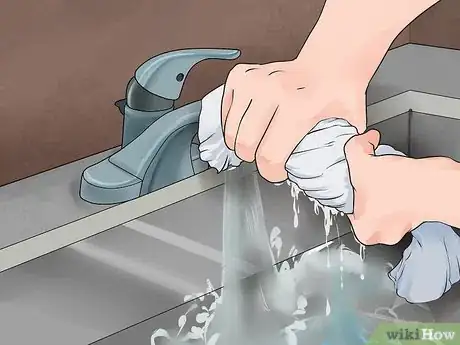 Image intitulée Tie Dye a Shirt the Quick and Easy Way Step 4