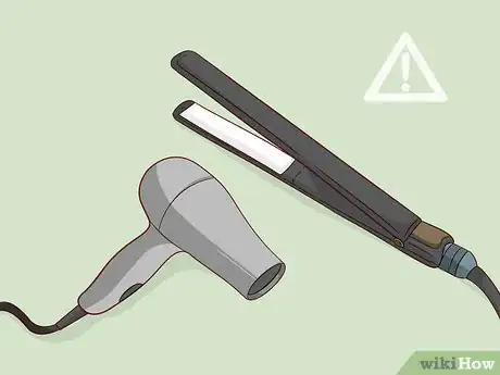 Image intitulée Go from Black Hair to Bright Blonde Step 19