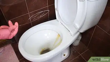 Image intitulée Unblock a Toilet when You Have No Plunger Step 3