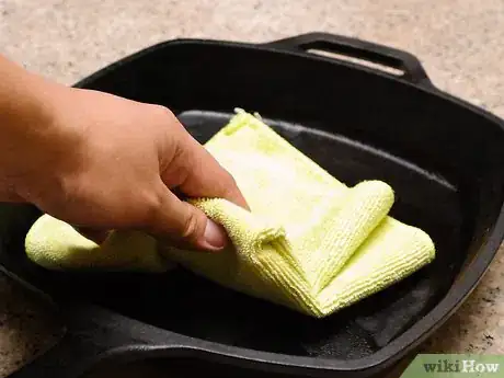 Image intitulée Care for a Cast Iron Skillet Step 11
