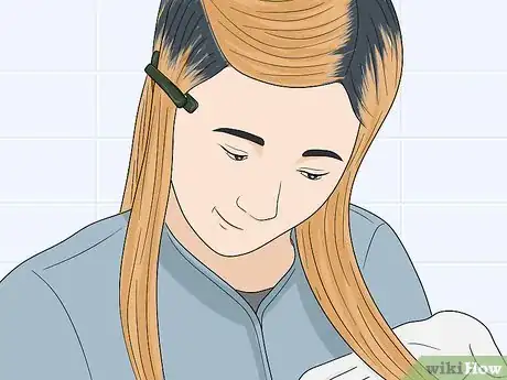 Image intitulée Bleach Dark Brown or Black Hair to Platinum Blonde or White Step 10