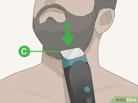 Image intitulée Line Up Your Beard Step 13