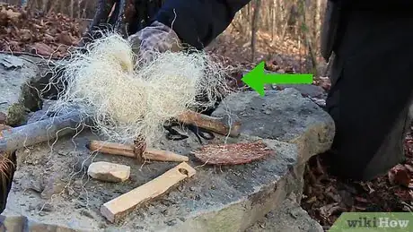 Image intitulée Start a Fire with Sticks Step 1