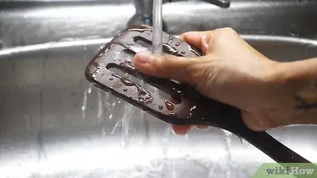 Image intitulée Clean and Disinfect Wooden Cooking Utensils Step 1