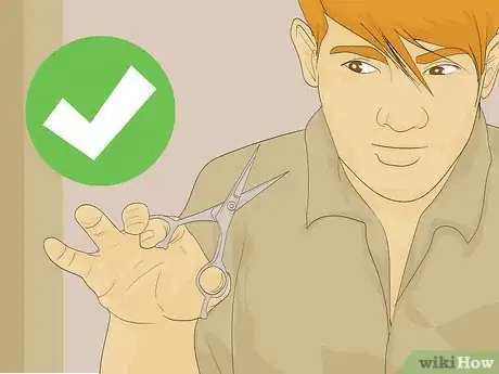 Image intitulée Cut Bangs for Men Step 2