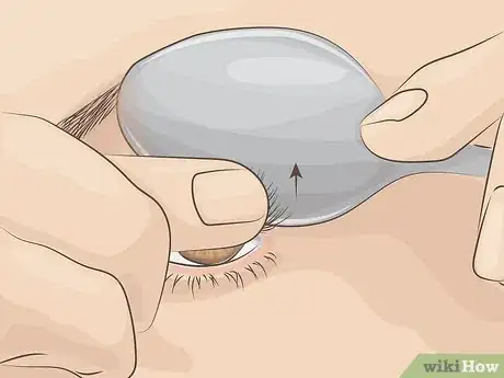 Image intitulée Curl Your Eyelashes Without an Eyelash Curler Step 4