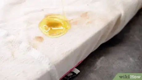 Image intitulée Remove Grease from Clothes Step 1