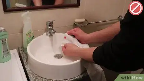 Image intitulée Get Stains out of White Clothes Step 2