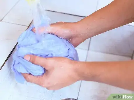 Image intitulée Remove Fabric Softener Stains Step 6