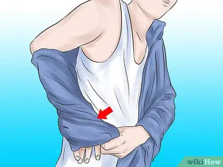 Image intitulée Take off a Shirt Step 13