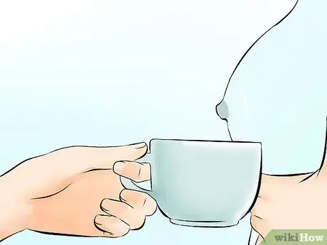 Image intitulée Hand Express Breast Milk Step 8