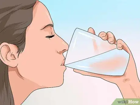 Image intitulée Prevent Dry Chapped Lips Step 1