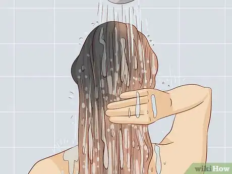 Image intitulée Go from Black Hair to Bright Blonde Step 10