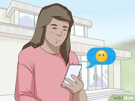 Image intitulée Respond to the Eye Emoji Step 3
