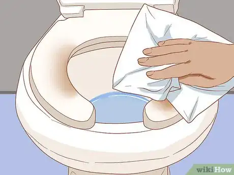 Image intitulée Sanitize a Public Toilet Step 4