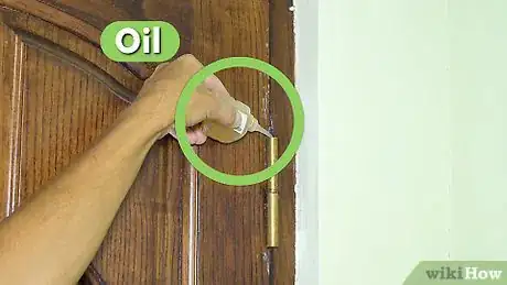 Image intitulée Stop Squeaky Door Hinges Step 1
